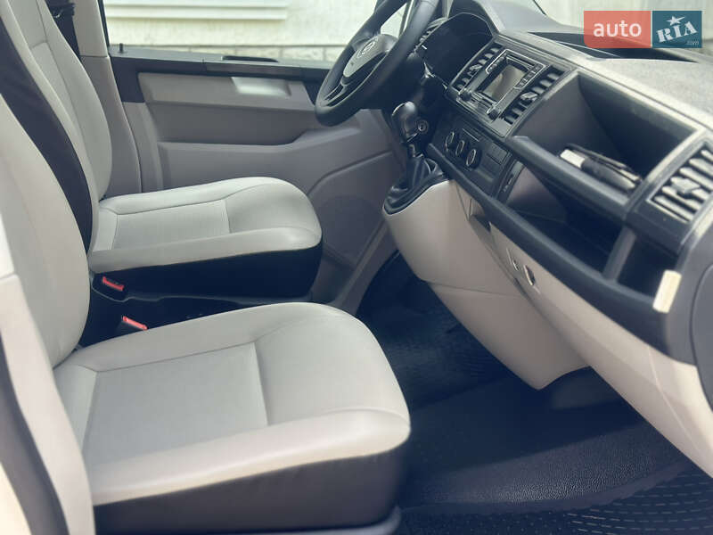 Грузовой фургон Volkswagen Transporter 2016 в Дубно