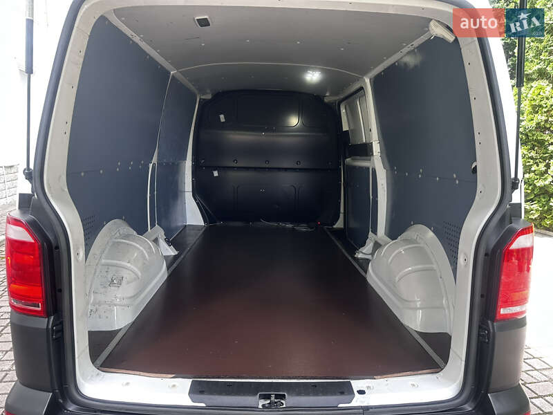 Грузовой фургон Volkswagen Transporter 2016 в Дубно
