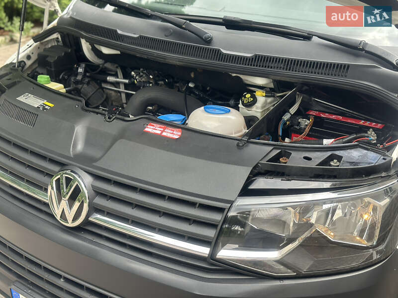 Грузовой фургон Volkswagen Transporter 2016 в Дубно