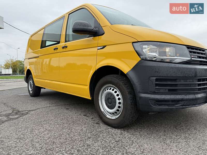 Вантажний фургон Volkswagen Transporter 2017 в Ужгороді