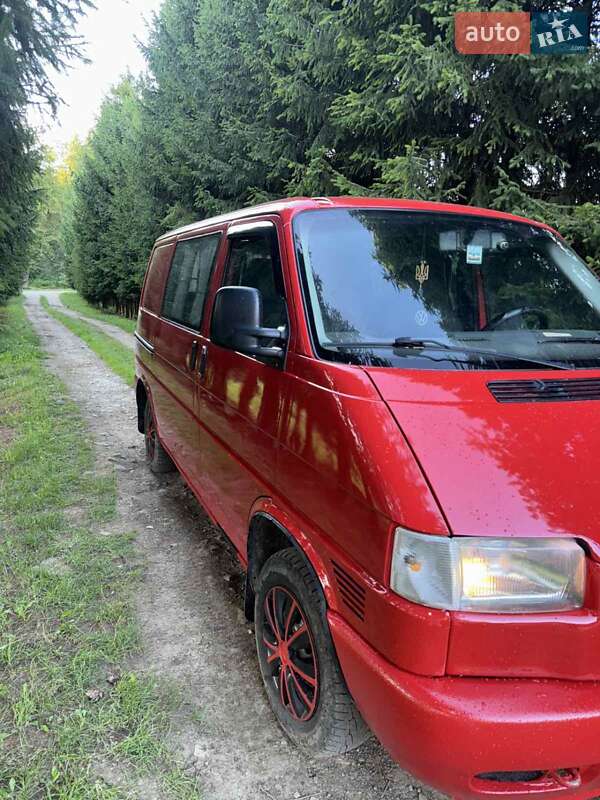 Минивэн Volkswagen Transporter 2001 в Косове