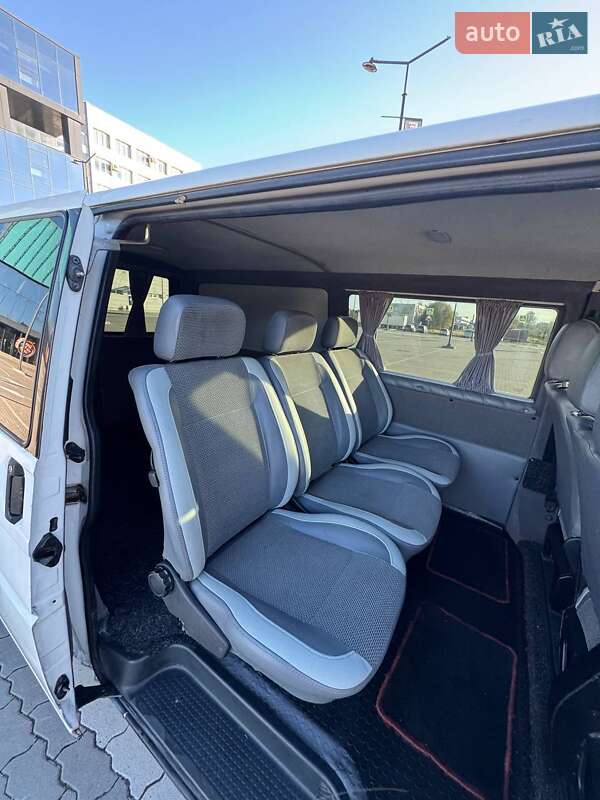 Грузопассажирский фургон Volkswagen Transporter 2002 в Львове