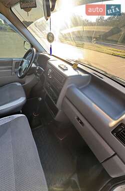 Грузопассажирский фургон Volkswagen Transporter 2002 в 