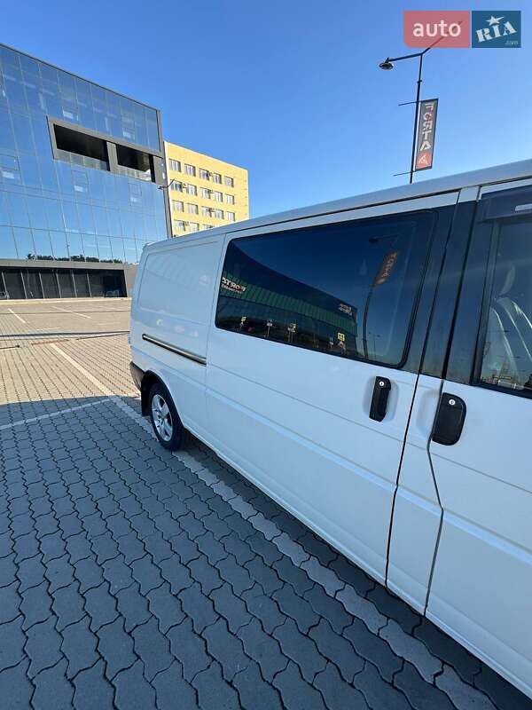 Грузопассажирский фургон Volkswagen Transporter 2002 в Львове