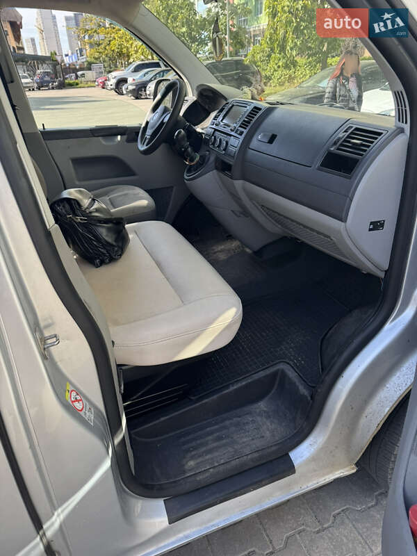 Мінівен Volkswagen Transporter 2009 в Броварах