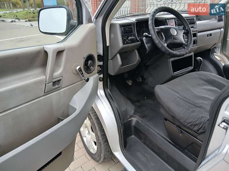 Минивэн Volkswagen Transporter 2003 в Ровно