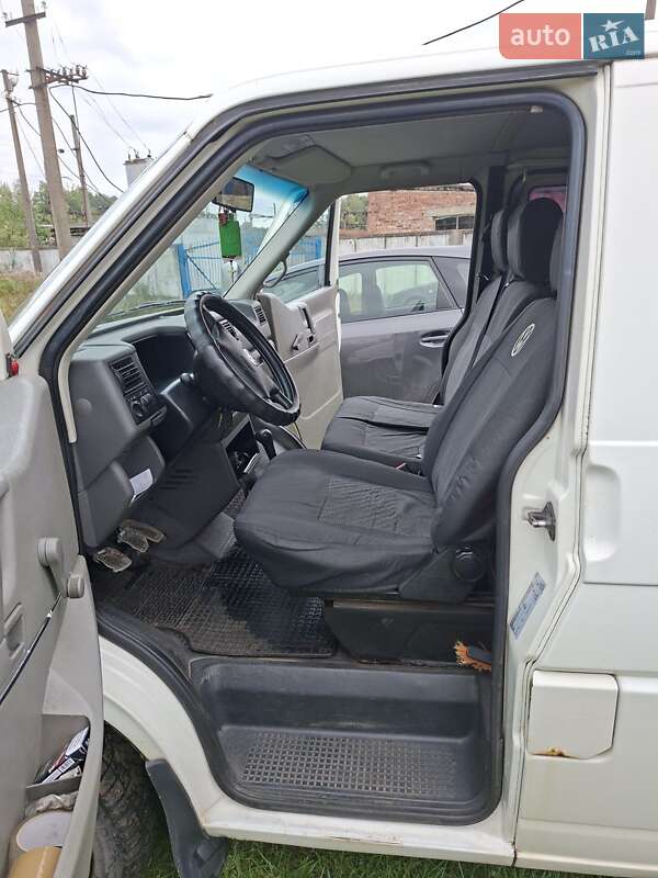 Минивэн Volkswagen Transporter 2001 в Мостиске
