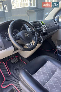 Минивэн Volkswagen Transporter 2012 в 