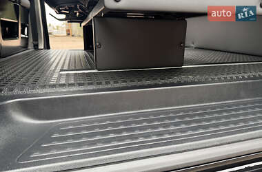 Минивэн Volkswagen Transporter 2019 в 