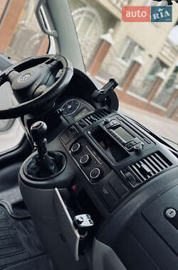 Минивэн Volkswagen Transporter 2010 в 