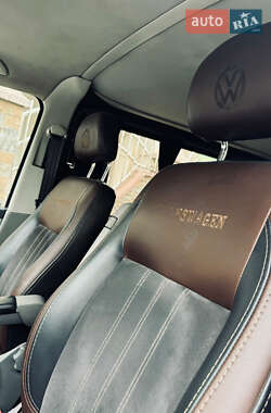 Минивэн Volkswagen Transporter 2010 в 