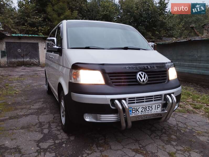 Минивэн Volkswagen Transporter 2007 в Остроге