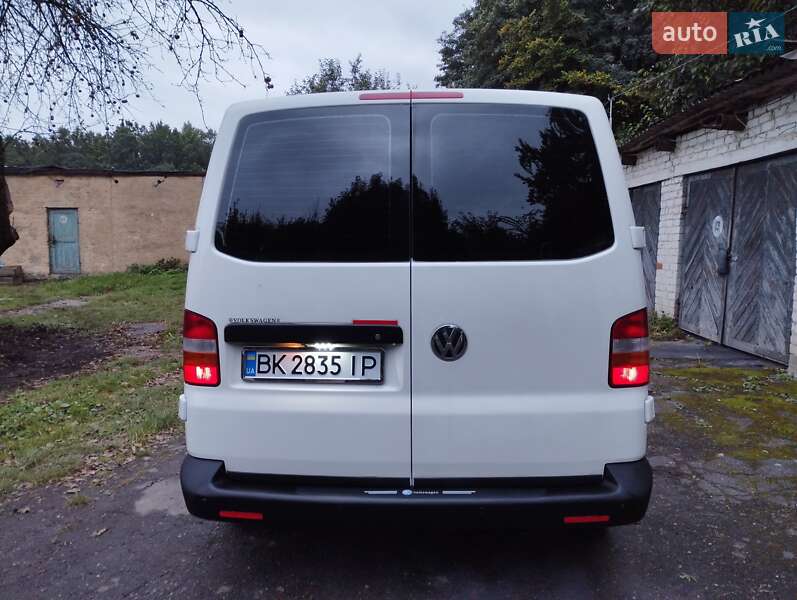Минивэн Volkswagen Transporter 2007 в Остроге