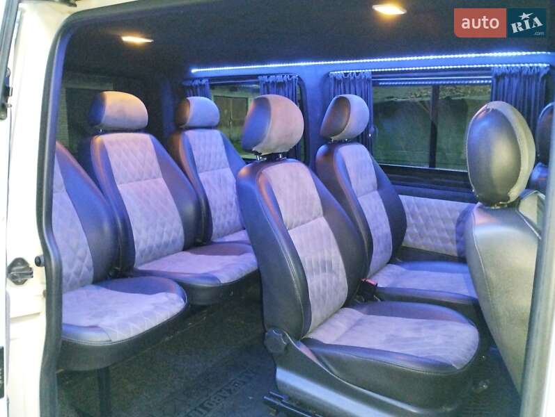 Минивэн Volkswagen Transporter 2007 в Остроге