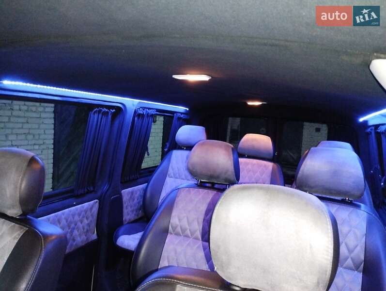 Минивэн Volkswagen Transporter 2007 в Остроге