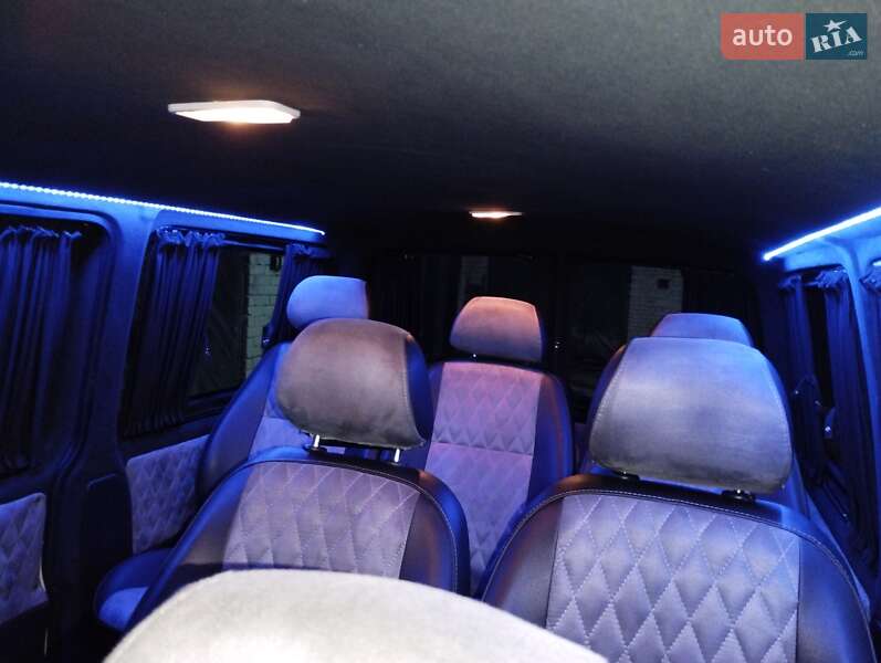 Минивэн Volkswagen Transporter 2007 в Остроге