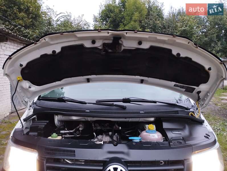 Минивэн Volkswagen Transporter 2007 в Остроге