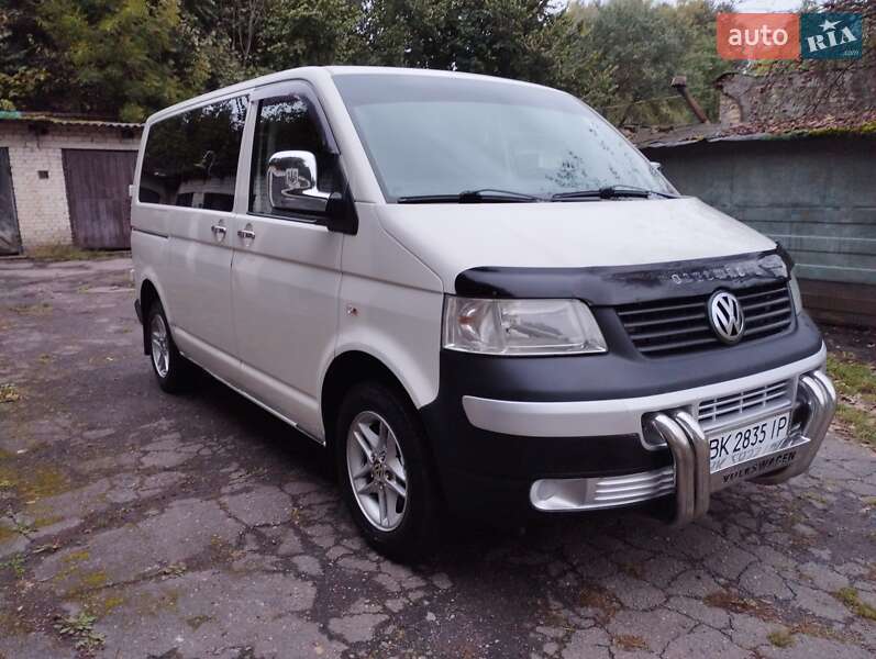 Минивэн Volkswagen Transporter 2007 в Остроге