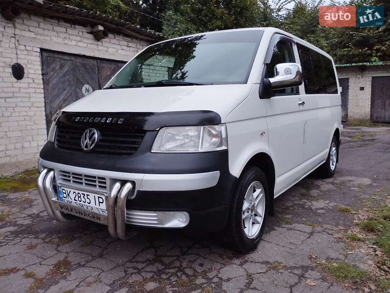 Минивэн Volkswagen Transporter 2007 в Остроге