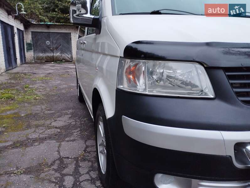 Минивэн Volkswagen Transporter 2007 в Остроге
