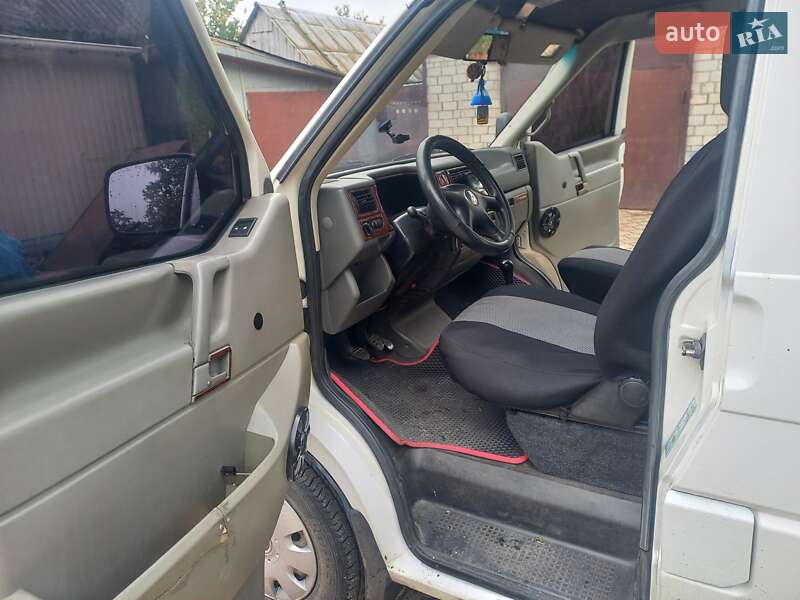 Минивэн Volkswagen Transporter 2000 в Ровно