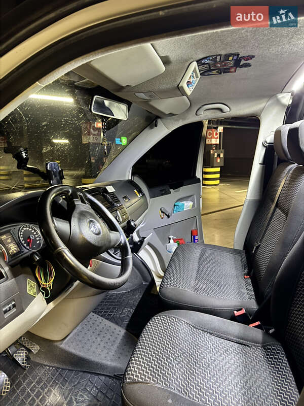 Грузовой фургон Volkswagen Transporter 2012 в Киеве