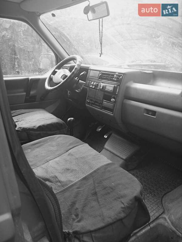 Грузовой фургон Volkswagen Transporter 1996 в Баре