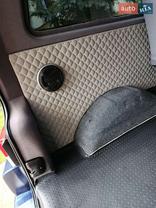 Грузопассажирский фургон Volkswagen Transporter 2003 в Черновцах