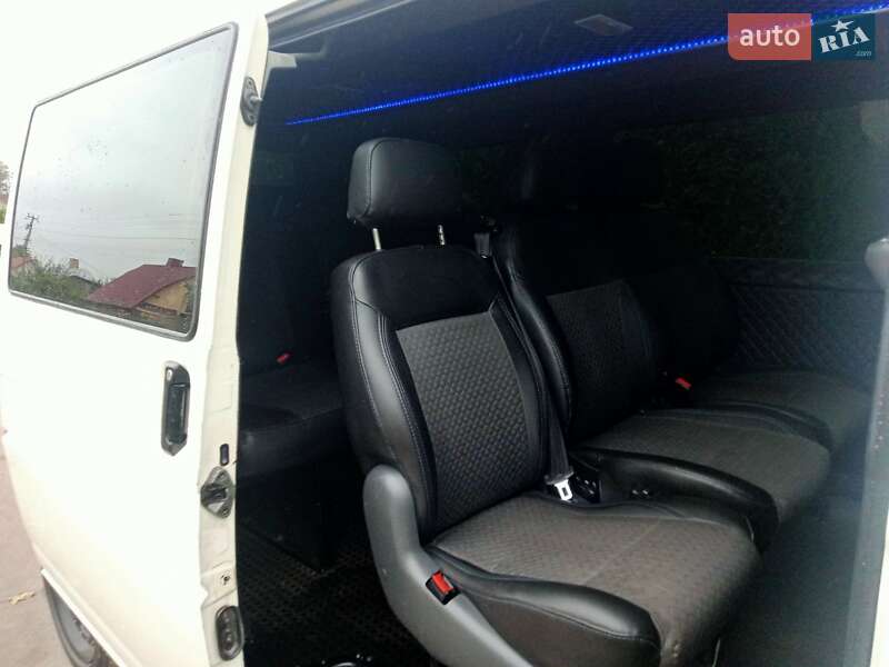 Мінівен Volkswagen Transporter 2002 в Рівному