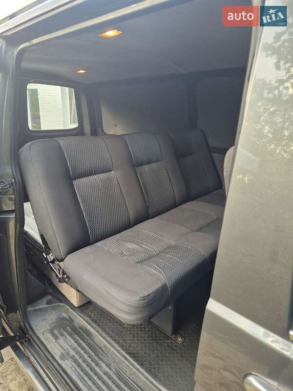 Вантажопасажирський фургон Volkswagen Transporter 2012 в Новомиргороді