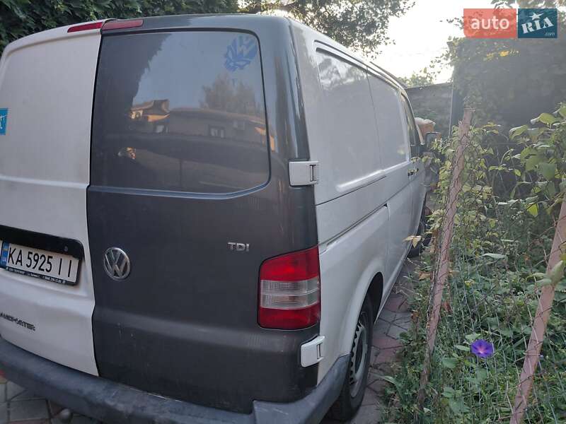 Грузовой фургон Volkswagen Transporter 2011 в Киеве