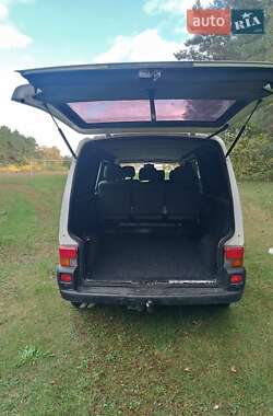 Грузопассажирский фургон Volkswagen Transporter 2002 в 