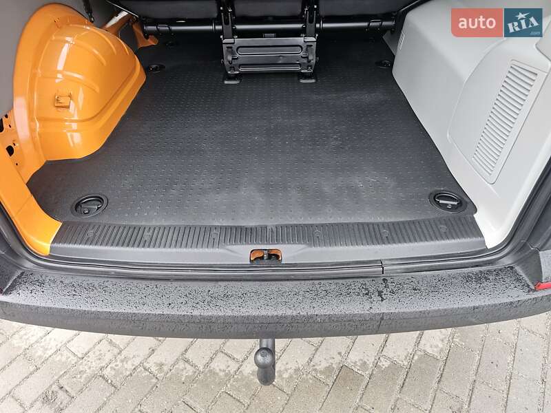 Мінівен Volkswagen Transporter 2018 в Рівному