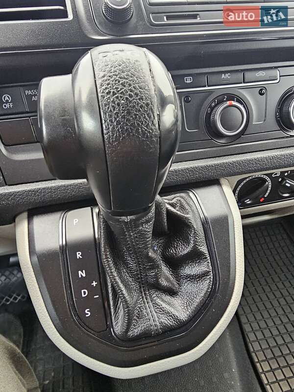 Мінівен Volkswagen Transporter 2018 в Рівному