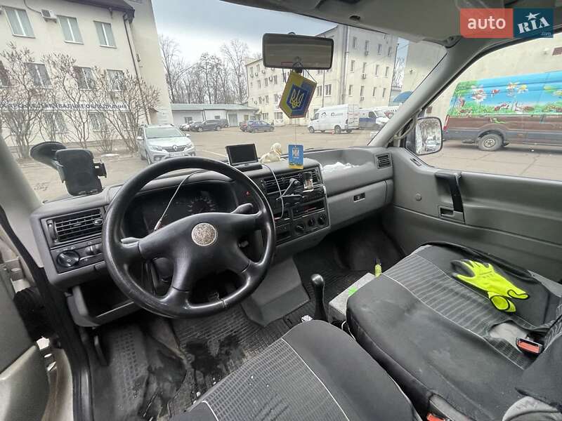 Вантажний фургон Volkswagen Transporter 2000 в Києві
