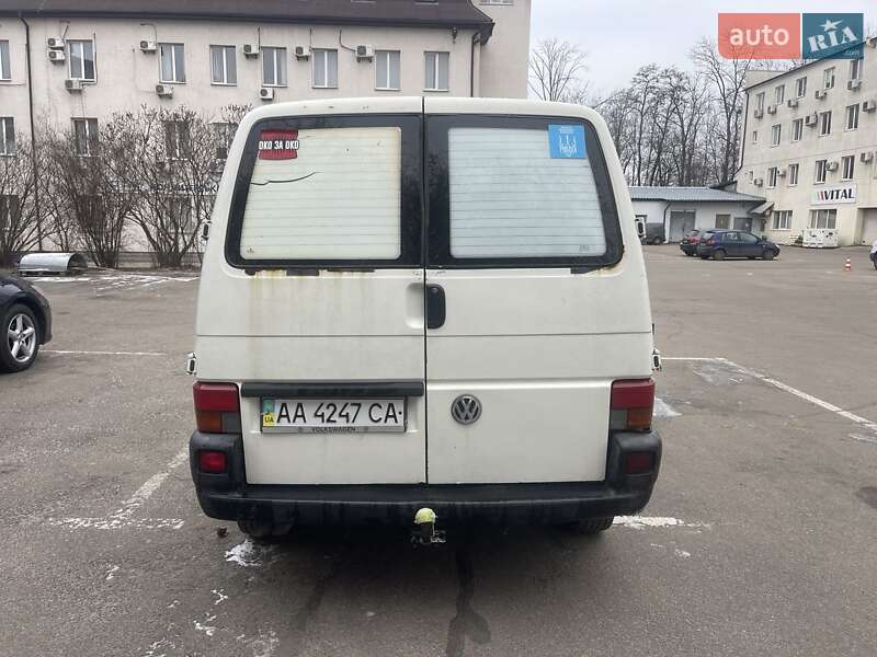 Вантажний фургон Volkswagen Transporter 2000 в Києві
