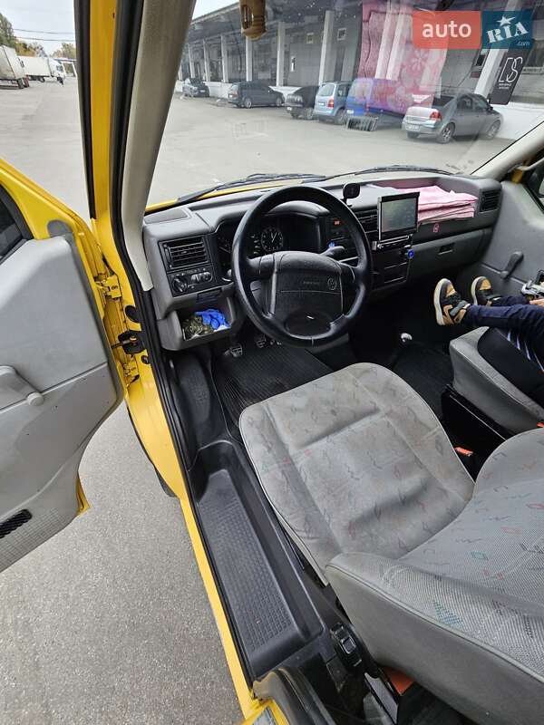 Минивэн Volkswagen Transporter 1999 в Киеве