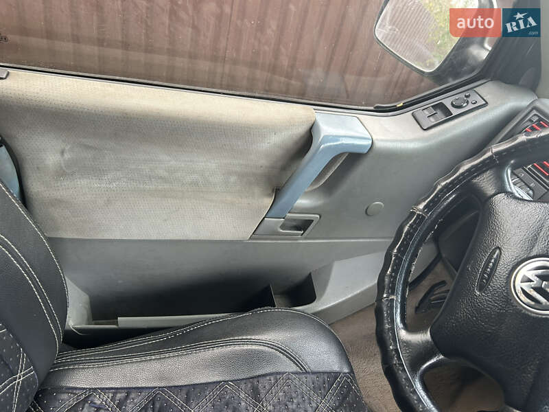 Минивэн Volkswagen Transporter 2000 в Ужгороде