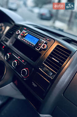 Минивэн Volkswagen Transporter 2010 в 