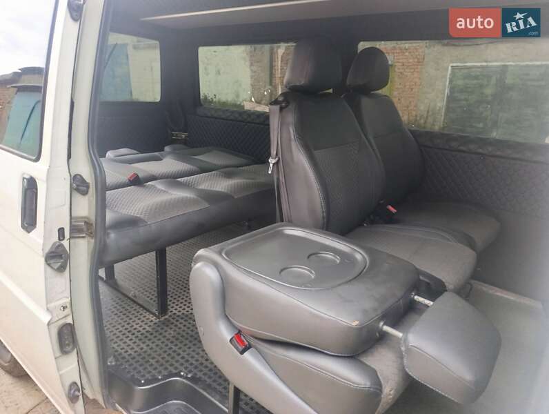 Мінівен Volkswagen Transporter 2002 в Рівному