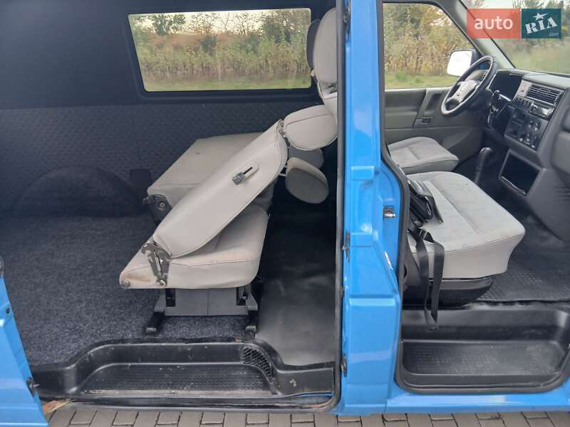Минивэн Volkswagen Transporter 2002 в Ровно