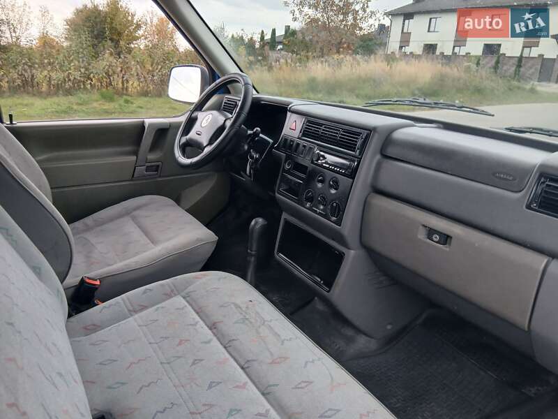 Минивэн Volkswagen Transporter 2002 в Ровно