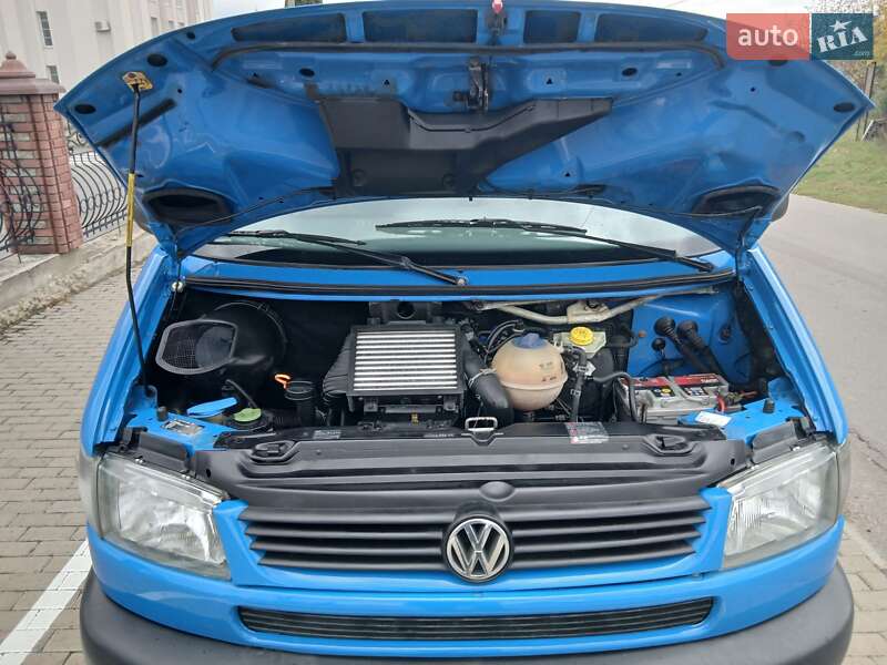 Минивэн Volkswagen Transporter 2002 в Ровно