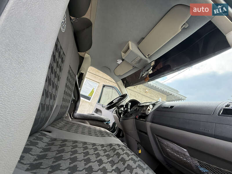 Мінівен Volkswagen Transporter 2005 в Снятині