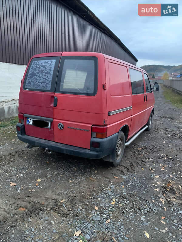 Грузовой фургон Volkswagen Transporter 2001 в Иршаве