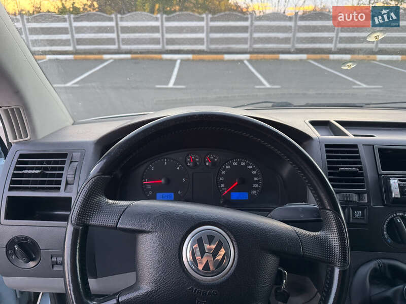 Минивэн Volkswagen Transporter 2006 в Софиевской Борщаговке