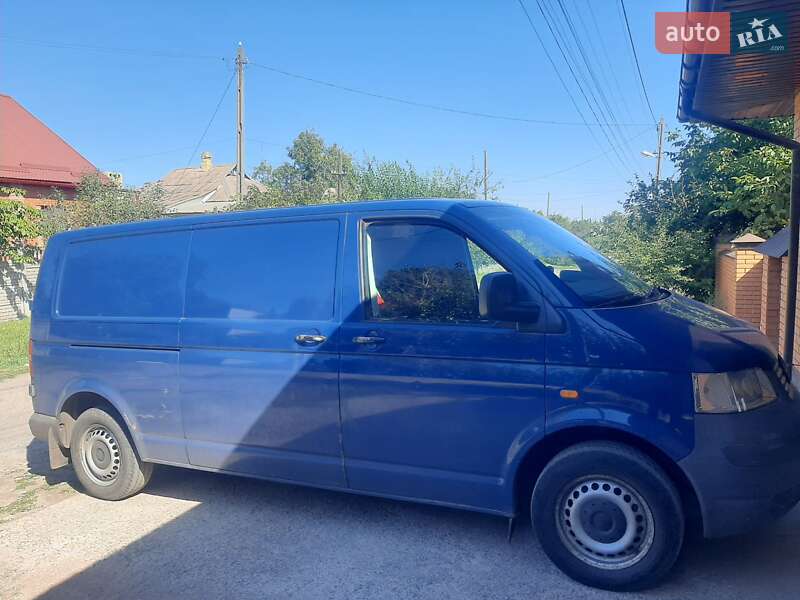 Вантажний фургон Volkswagen Transporter 2006 в Кривому Розі