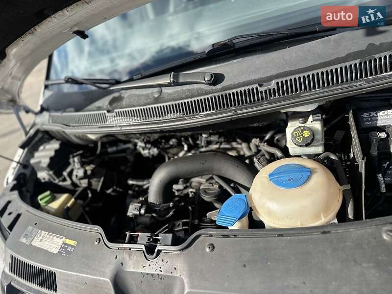Вантажний фургон Volkswagen Transporter 2013 в Києві
