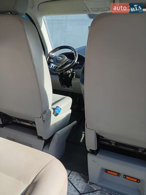 Минивэн Volkswagen Transporter 2010 в Нововолынске