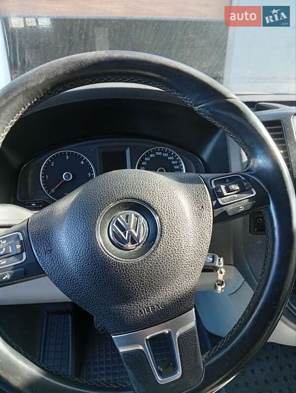 Минивэн Volkswagen Transporter 2010 в Нововолынске